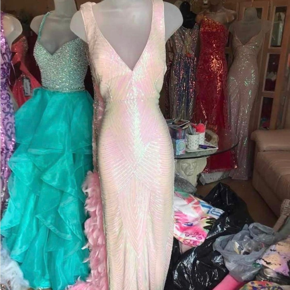 Size Large Sequins with stretch